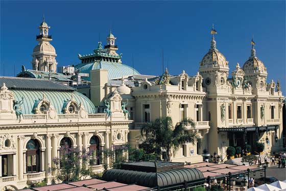 [**Le Casino de Monte-Carlo**](https://pt.wikipedia.org/wiki/Casino_de_Monte_Carlo), complexo de jogos e entretenimento localizado no distrito de Monte Carlo, Mônaco.